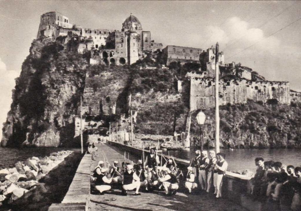 Cartolina ndrezzata ischia castello aragonese anni 40